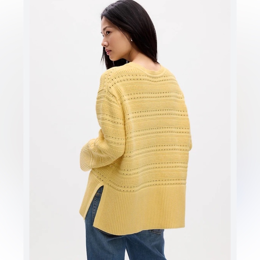 Gap oversized to medium split hem crewneck sweater